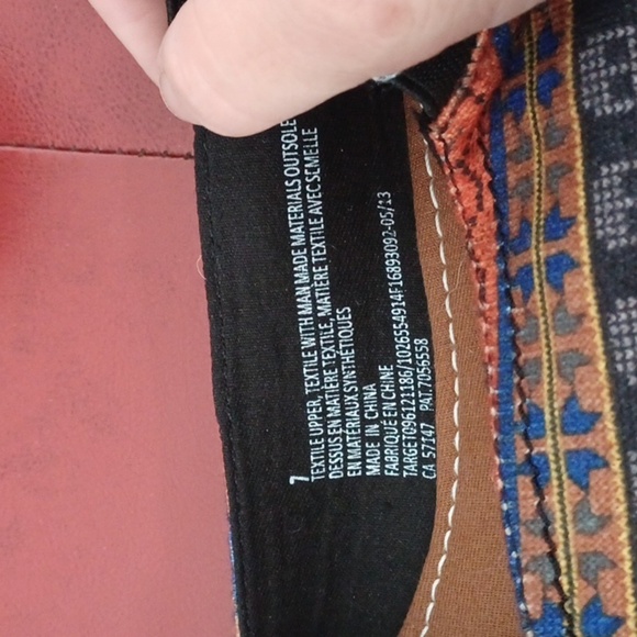 Mad Love, 7, Orange and Black, Tribal, Skull Fabric Flats, EUC - Picture 5 of 7
